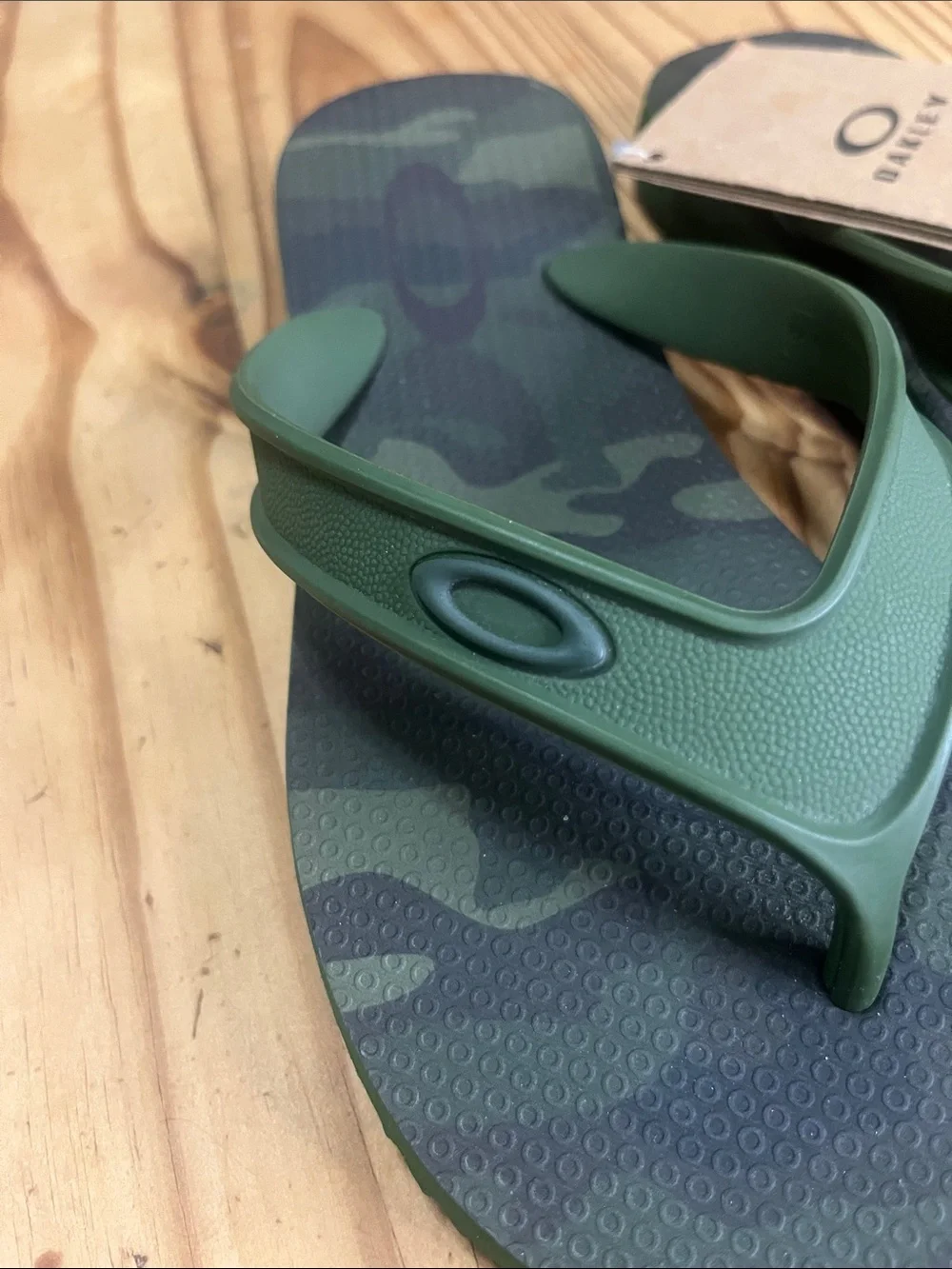 Oakley Wave Point 2.0 Camouflage Flip Flops - Picture 4 of 5